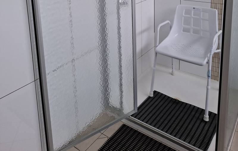 Spa Villa E5 with accessibility features shower seat 2 1200px