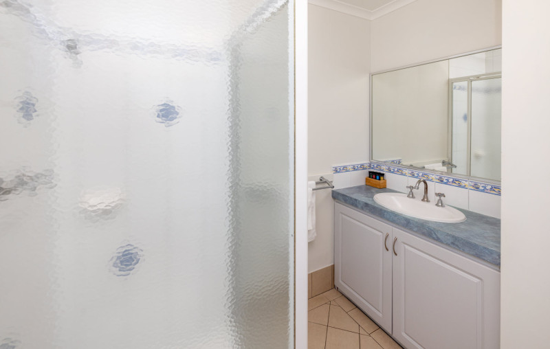 MB Deluxe Ensuite Cabin 1500px 09