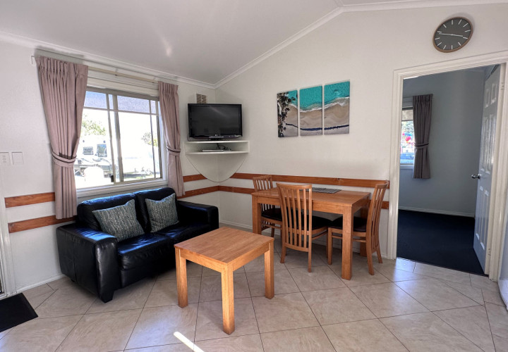 MB Deluxe Ensuite Cabin 1500px 15