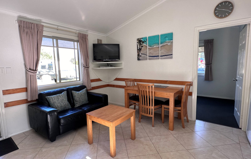 MB Deluxe Ensuite Cabin 1500px 15