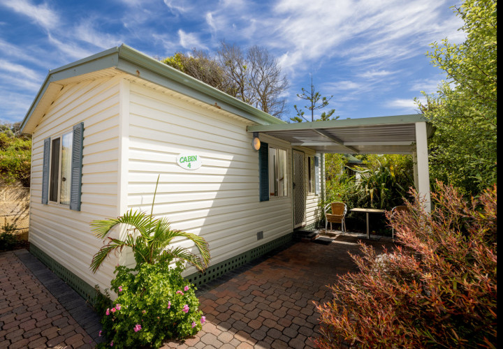 MB Ensuite Cabin 1500px 01