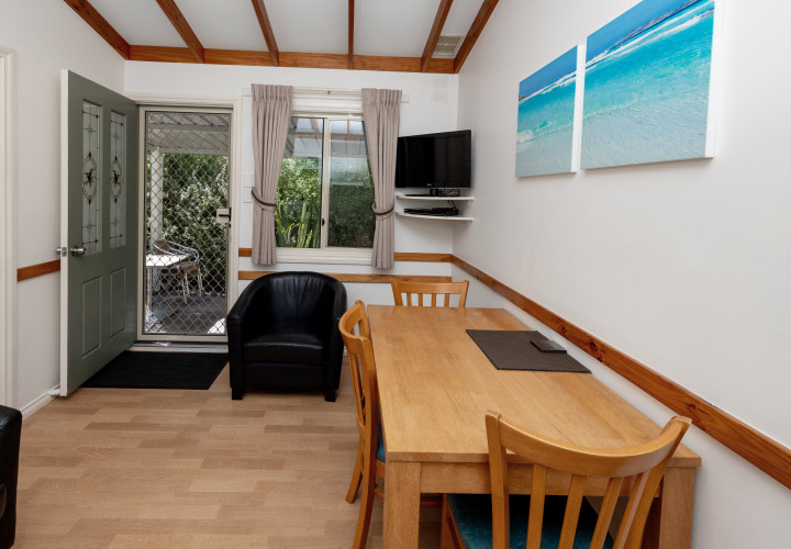 MB Ensuite Cabin 1500px 05