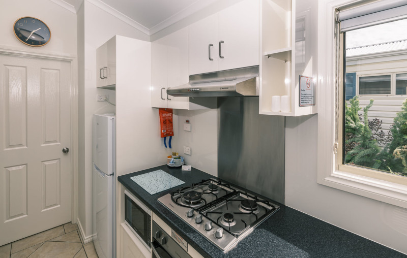 BIG4 Middleton Beach Spa Chalet Couples 10 1500px 2026