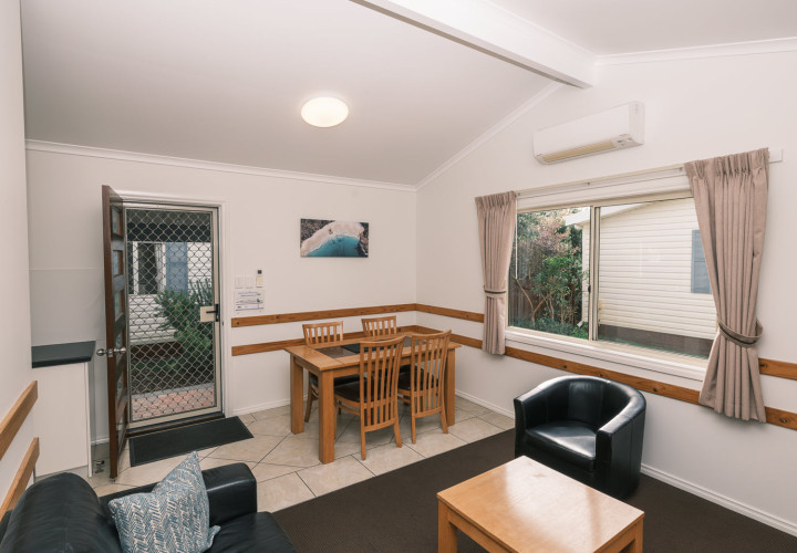 BIG4 Middleton Beach Spa Chalet Couples 12 1500px 2026