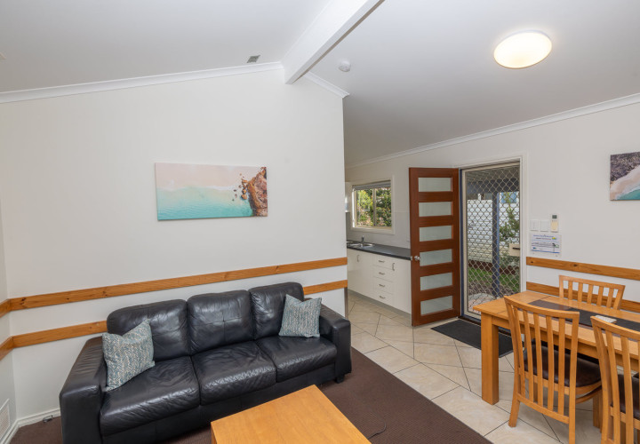 BIG4 Middleton Beach Spa Chalet Couples 14 1500px 2026