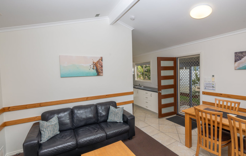 BIG4 Middleton Beach Spa Chalet Couples 14 1500px 2026