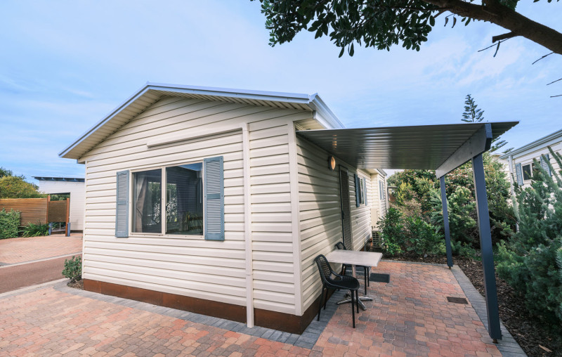 BIG4 Middleton Beach Spa Chalet Couples 5 1500px 2026