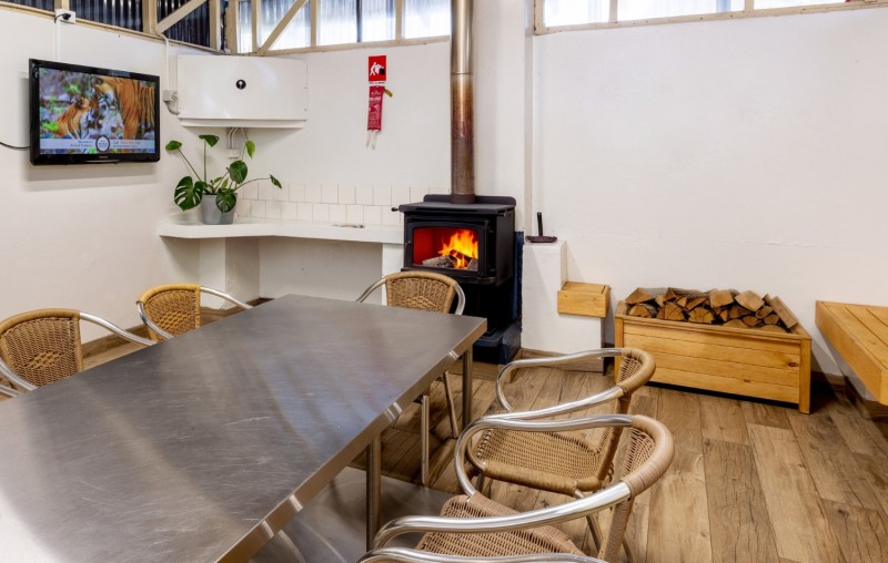 BIG4 Middleton Beach fireplace in Campers Kitchen