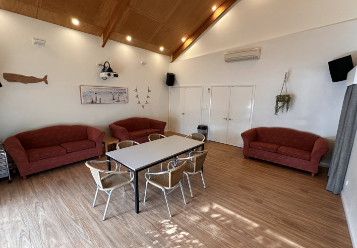 BIG4 Middleton Beach Conferences Meetings Conference Room with projector 3 1200px