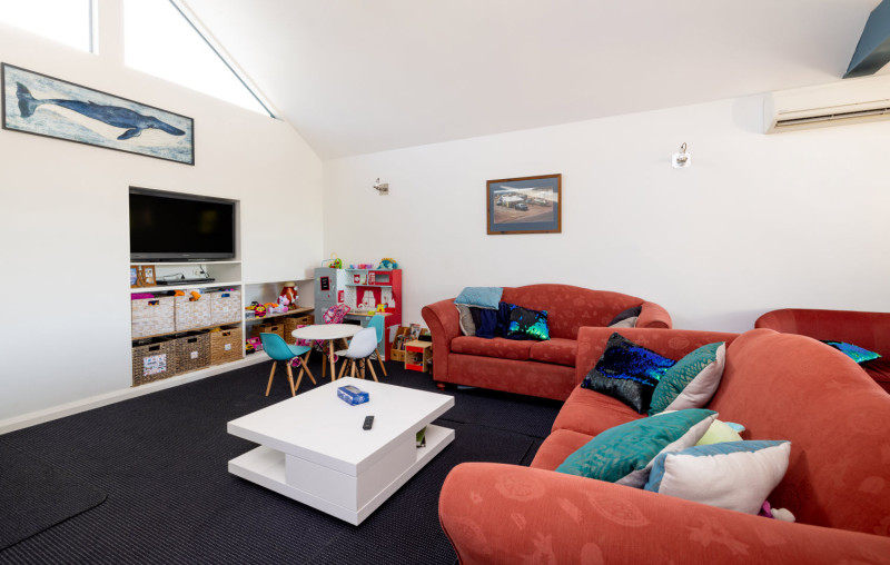 MB Reception Lounge 1500px 12