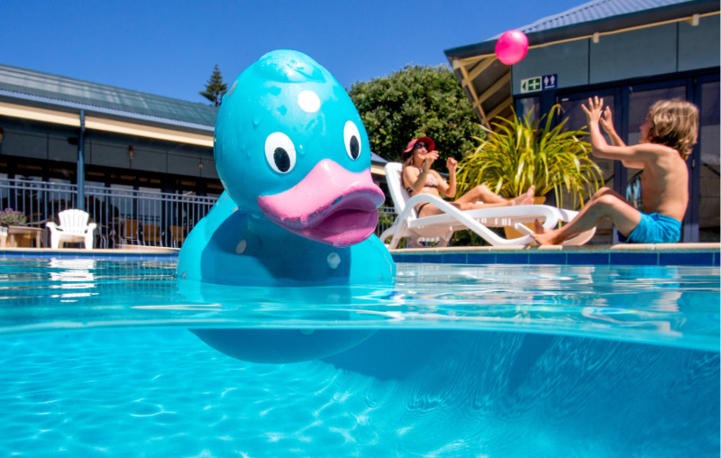 MB Pool 1500px 04