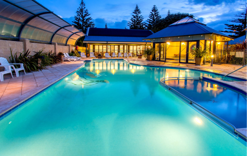 MB Pool 1500px 08