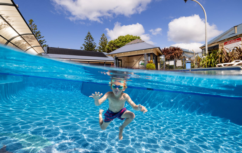 MB Pool 1500px 13