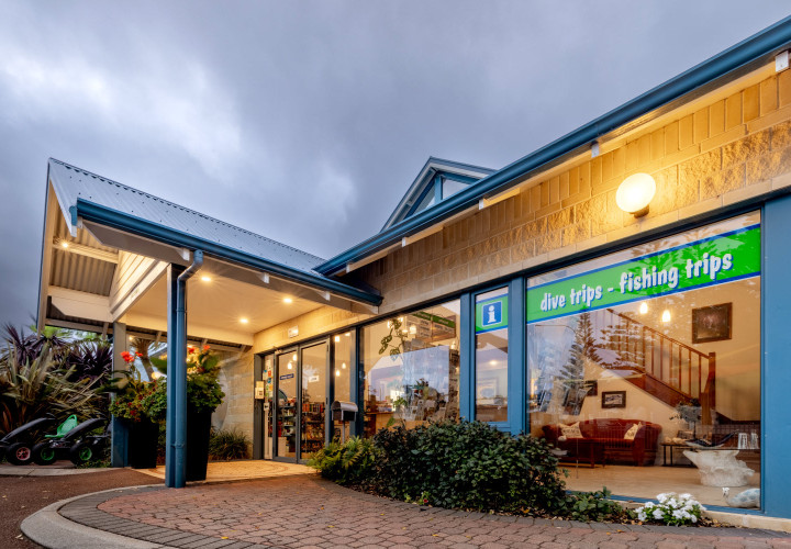 MB Reception Lounge 1500px 14